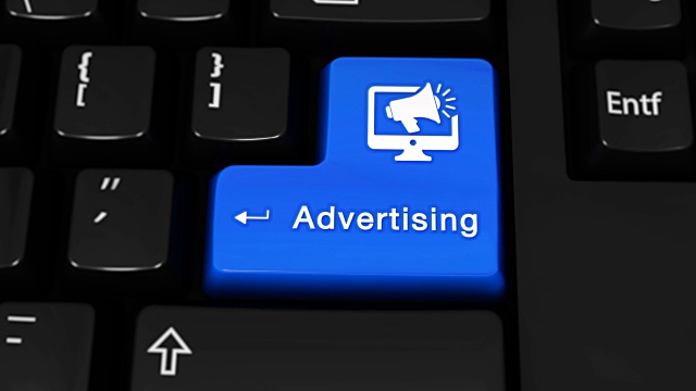 广告移动运动上的蓝色进入按钮在现代计算机键盘上的文本和图标标签。选择焦点键是按下动画。内容营销的概念视频素材