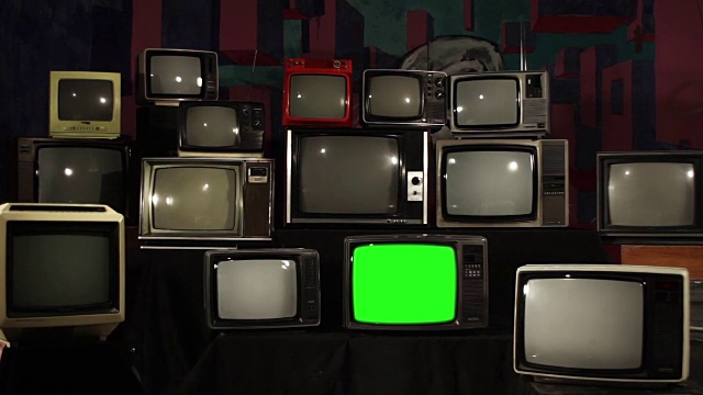 20世纪80年代的绿屏电视。视频素材