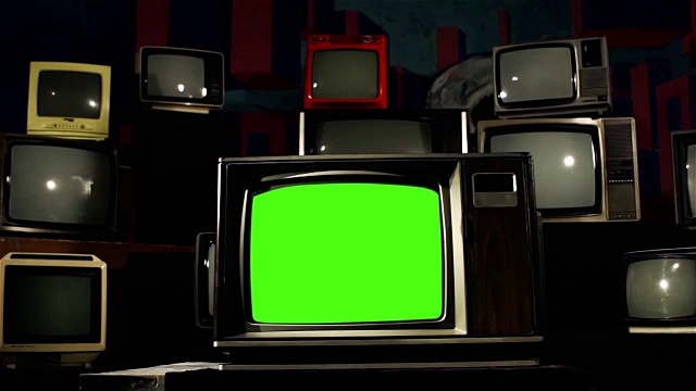 20世纪80年代的绿屏电视。多莉。对比的基调。视频素材