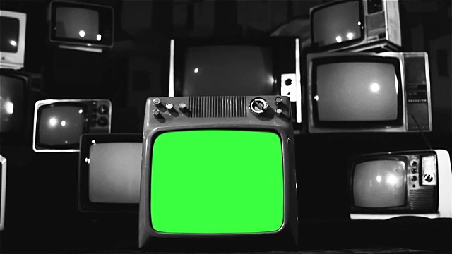 老式绿屏电视。黑白镜头。视频素材