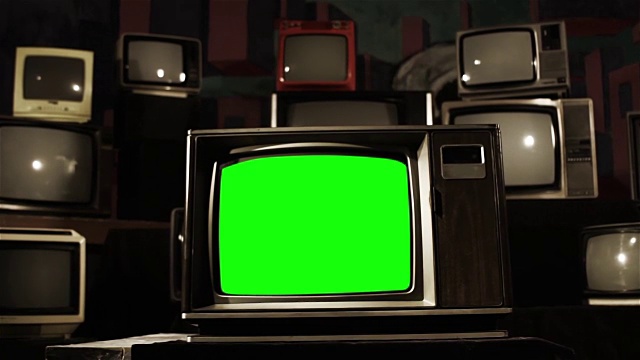 老式绿屏电视。深褐色的颜色。视频素材
