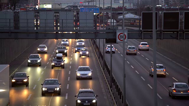 德国高速公路上的交通，实时+音频视频素材