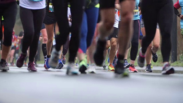 慢动作的城市马拉松运动员视频下载