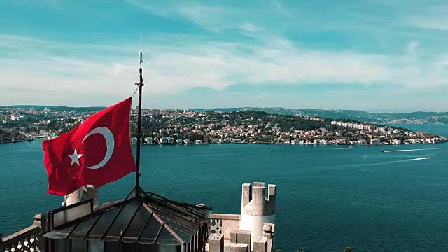 土耳其国旗在博斯普鲁斯视频下载