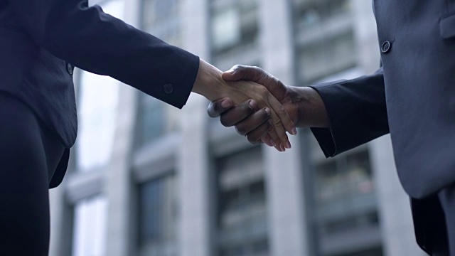 企业家们握手，合作，信任，伙伴关系，协议视频素材