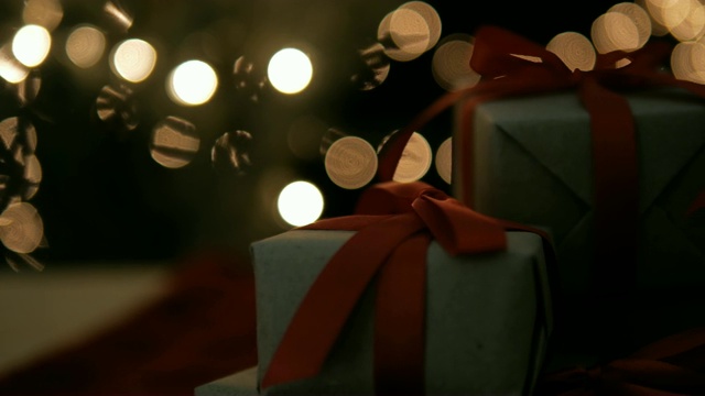 带有散景灯的圣诞礼盒视频素材