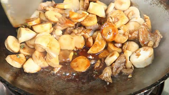 香菇炒猪肉视频素材