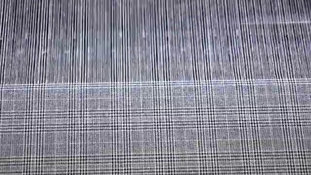 纺织厂织布机上的彩线视频下载