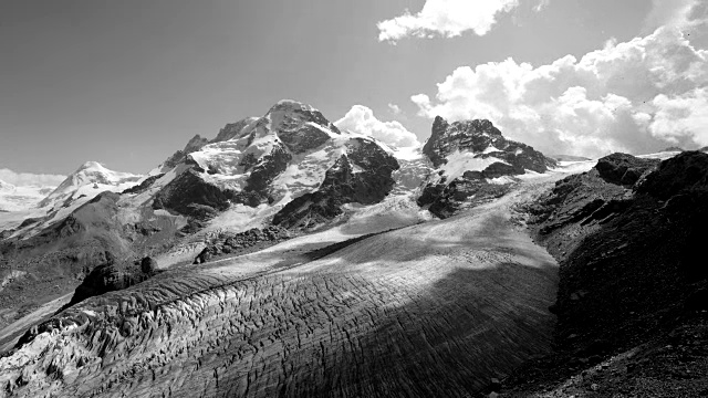 瑞士阿尔卑斯山的景观，Theodul冰川的时间流逝，Breithorn和Klein Matterhorn，瑞士视频素材