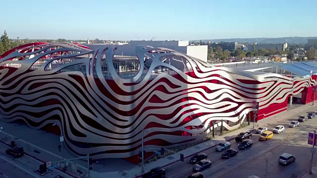 彼得森汽车博物馆，洛杉矶-无人机拍摄视频下载