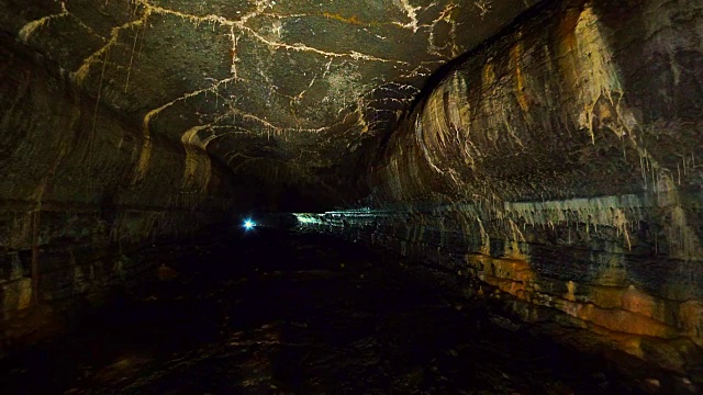 韩国济州岛的龙川洞(联合国教科文组织世界自然遗产)视频下载