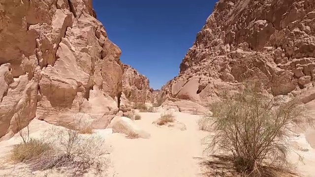 穿越埃及的白峡谷视频素材