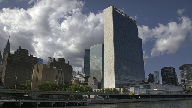 游船经过联合国大楼视频下载