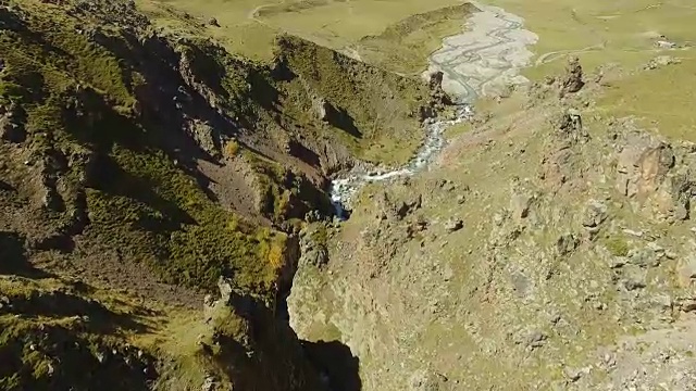 高加索山脉的空中风景视频素材