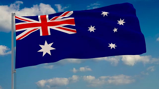 澳大利亚国旗的背景云漂浮在蓝色的天空视频下载