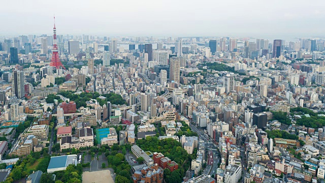 东京城市景观与东京塔，日本。4K时间间隔视频素材