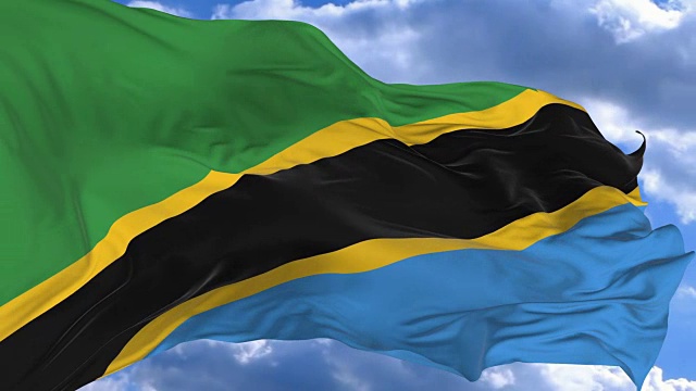 在坦桑尼亚蔚蓝的天空中挥舞着旗帜视频下载