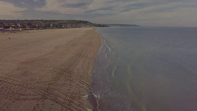 多维尔海滩鸟瞰图视频下载