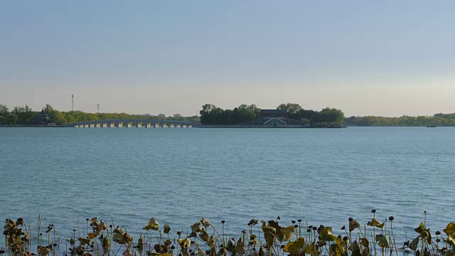颐和园十七拱桥昆明湖，联合国教科文组织世界遗产名录，北京，中国视频素材