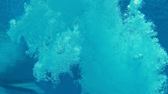 SLO MO高潜水员水下视频下载