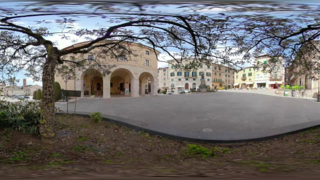 360 VR /意大利村庄萨尔蒂亚诺镇广场视频素材