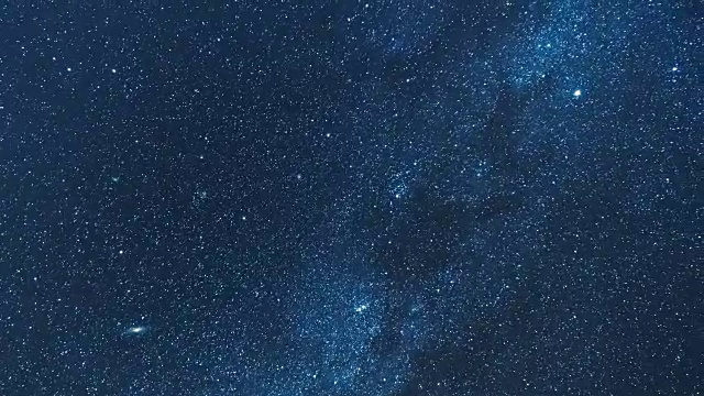 10月天龙流星雨期间的夜间空间观测。在黎明前的时间透过冰冻的玻璃视频素材