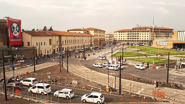 佛罗伦萨，2018年10月:佛罗伦萨市中心火车站附近的交通瘫痪。意大利视频素材