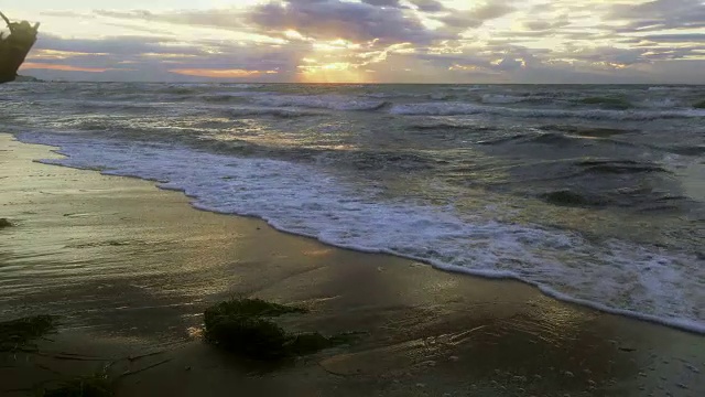 希腊，暴风雨海面上的日落视频素材