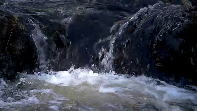 苏格兰乡村的一条小溪视频下载