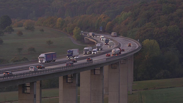 高速公路大桥交通(黎明)视频素材