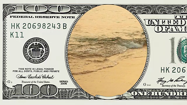 海浪冲向夕阳的100美元钞票视频下载