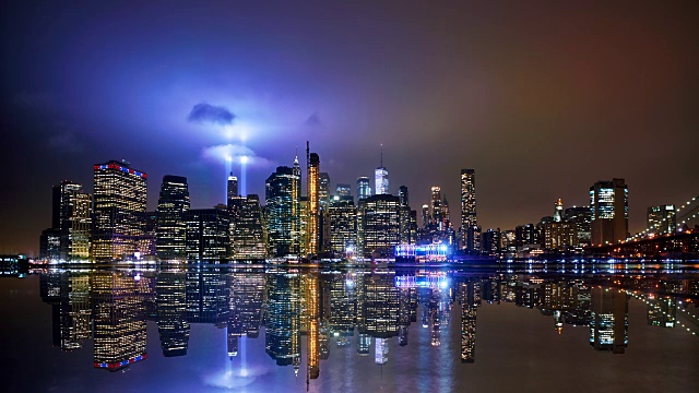 9/11纪念灯。布鲁克林大桥。曼哈顿金融区。视频下载