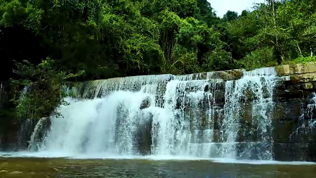 热带天堂的瀑布视频素材