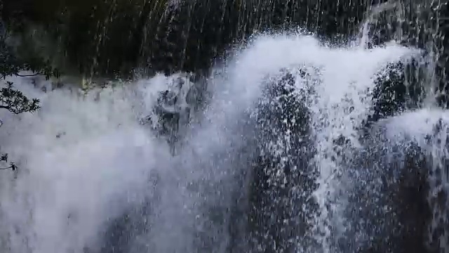 热带天堂的瀑布视频素材