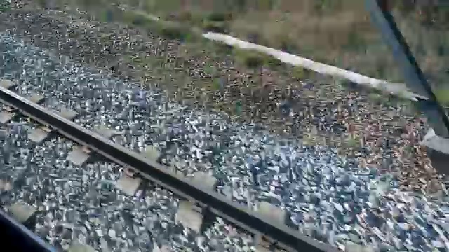 从开动的火车的窗口看铁轨视频素材