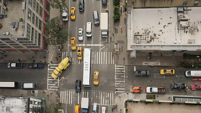自上而下鸟瞰曼哈顿十字路口视频素材