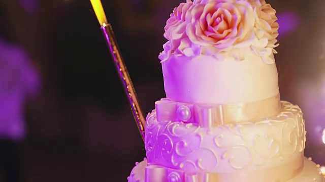 婚礼蛋糕上面有花视频素材
