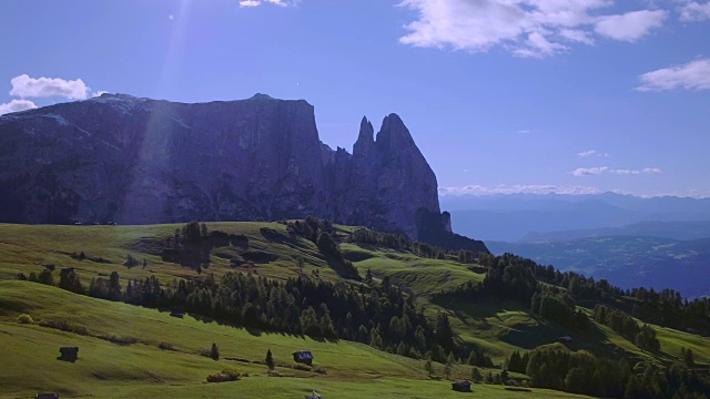 塞西尔Alm, Alpe在意大利阿尔卑斯山无人驾驶风景区视频下载
