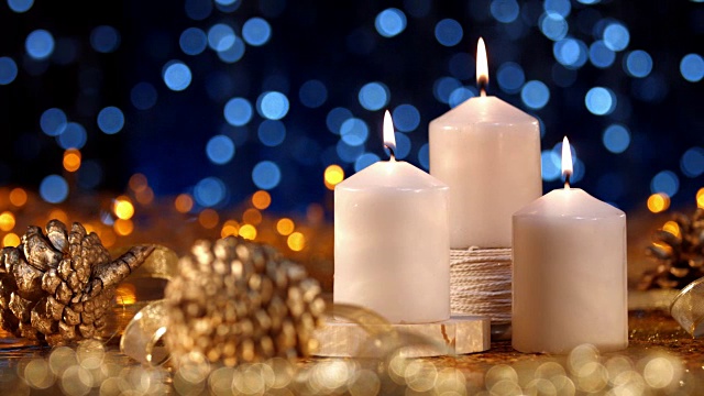 圣诞作文与燃烧的白色蜡烛视频素材