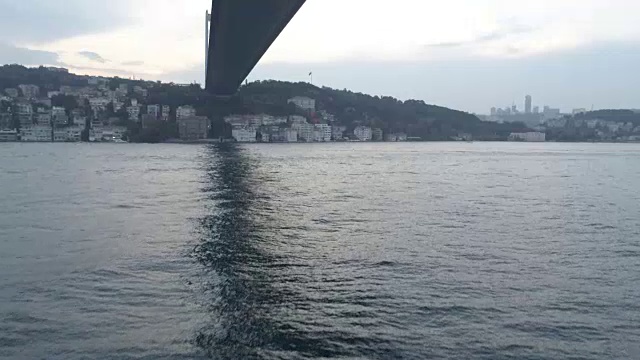 横跨博斯普鲁斯海峡的大桥视频下载