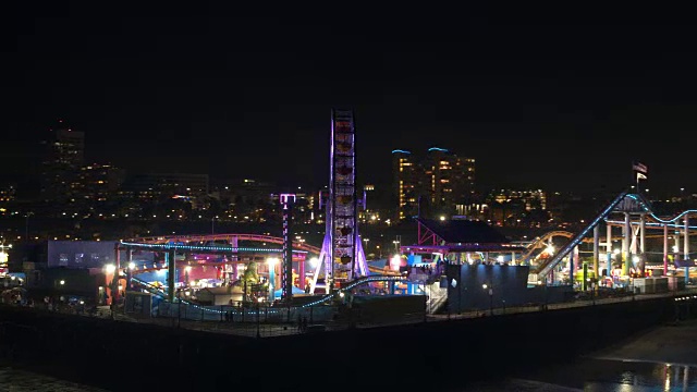 圣塔莫尼卡码头夜间天线视频素材
