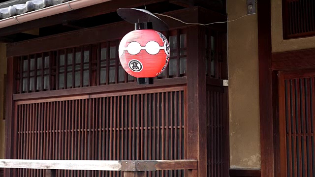 京都园一家茶馆外的红纸灯笼视频下载