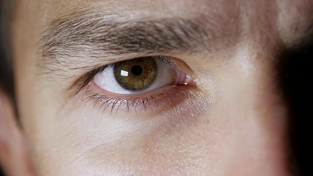 虹膜瞳孔收缩的慢动作视频素材