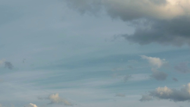 《云时间流逝》展现了广阔的天空。视频素材