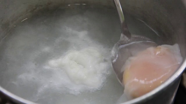 锅里煮蛋视频素材