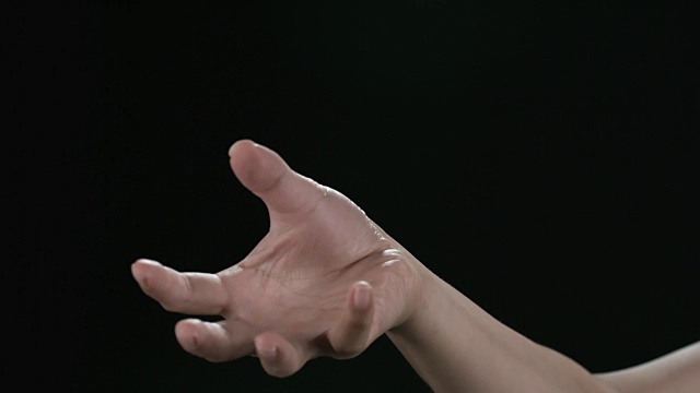 女性的手做旋转手势视频素材