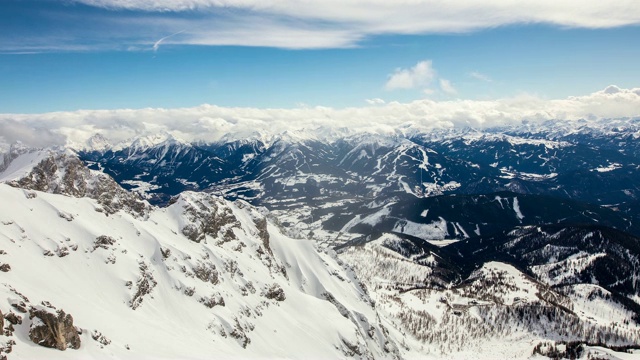 T/L云图的山峰在欧洲阿尔卑斯山视频素材