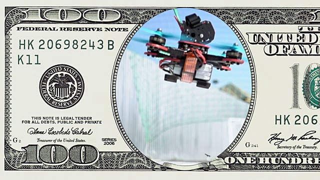 竞速无人机起飞，售价100美元视频下载