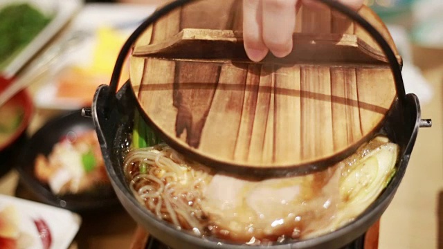 日本Sukiyaki, nabe视频素材