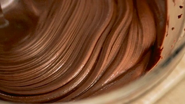 SLO MO混合黑巧克力。视频下载